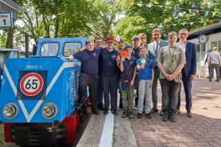Die Parkeisenbahn mit dem Verein der Parkeisenbahnfreunde Halle/Saale sowie HAVAG-Vorstand Vinzenz Schwarz und Halles Oberbürgermeister Dr. Alexander Vogt