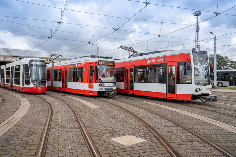 Die drei verschiedenen Generationen der halleschen Straßenbahnen.