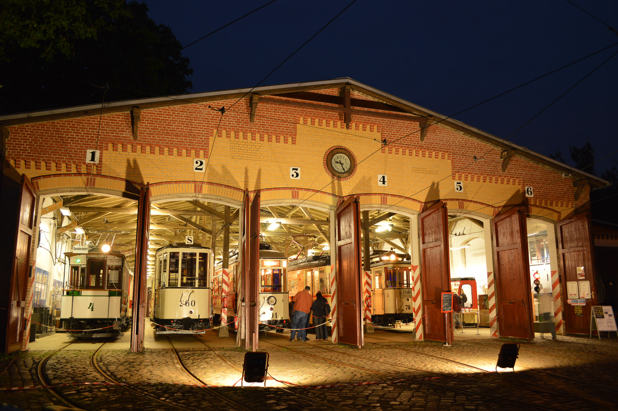 Adventsbahn verzaubert Halle