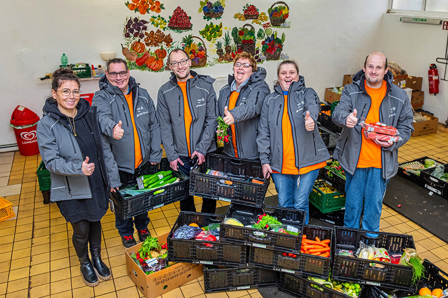 Stadtwerke Halle unterstützen das Team der Tafel Halle 