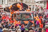 Rosenmontag: Narren bringen HAVAG-Fahrplan durcheinander / HWS räumt nach dem Umzug wieder auf