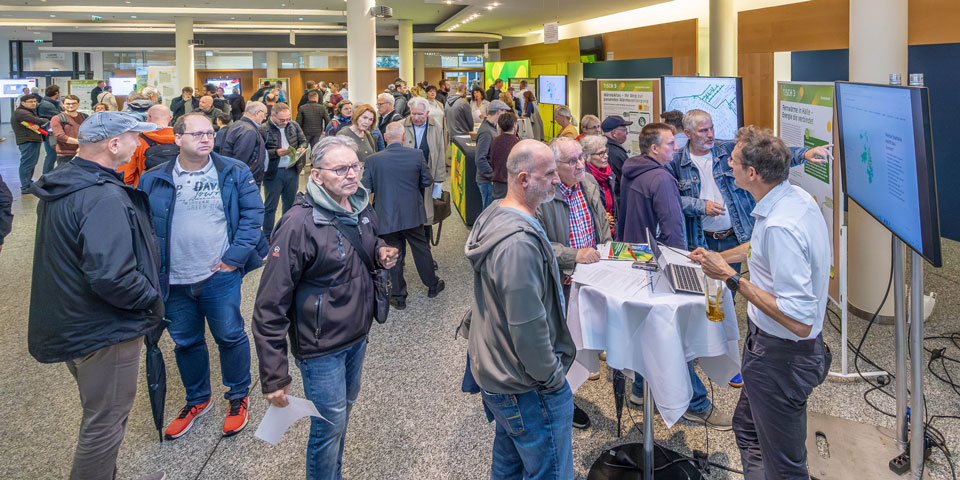 300 Bürgerinnen und Bürger informierten sich in der Händelhalle über die Zukunft der Wärmeversorgung in Halle.
