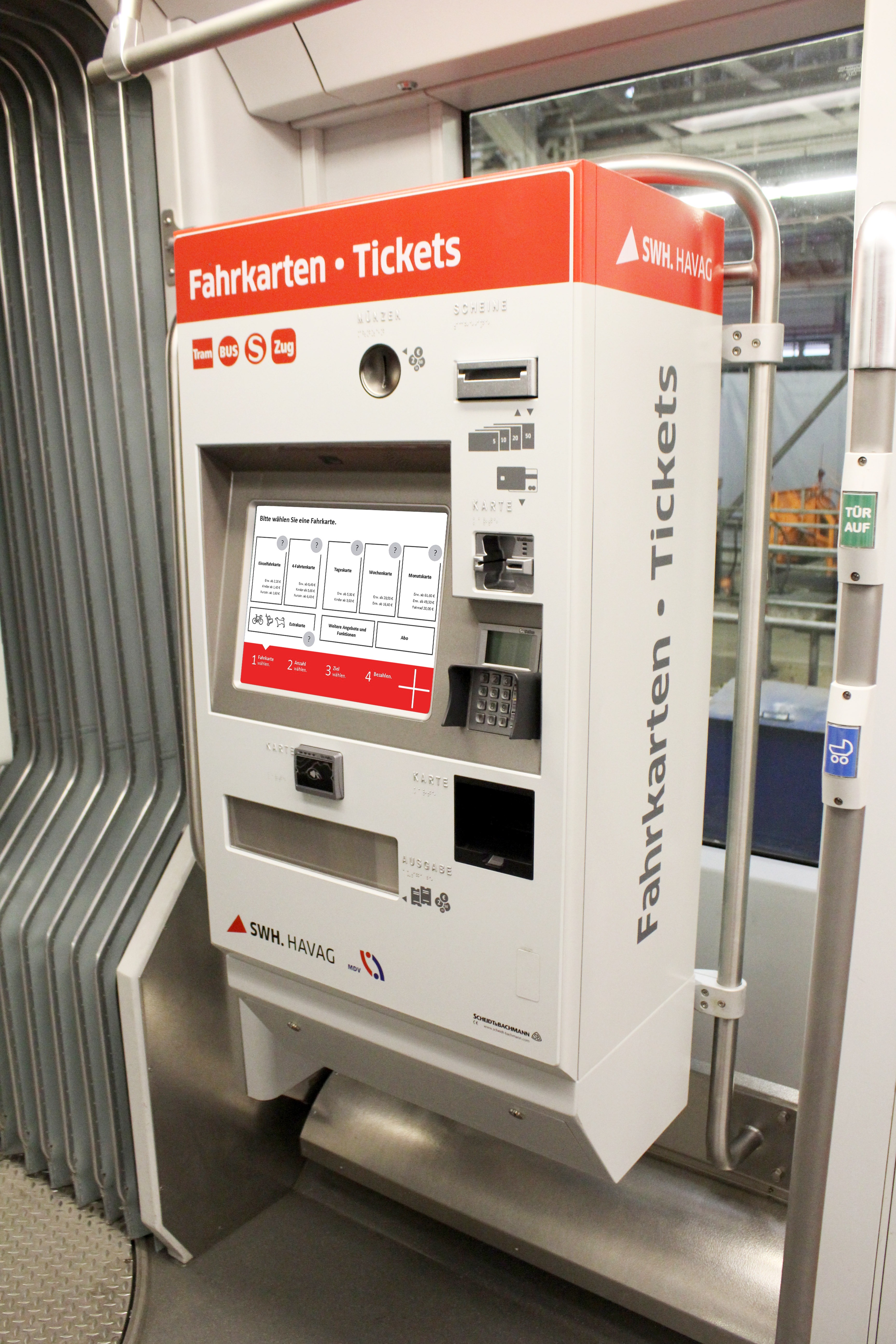 Dieser neue mobile Fahrkartenautomat wurde schon in eine Straßenbahn montiert.