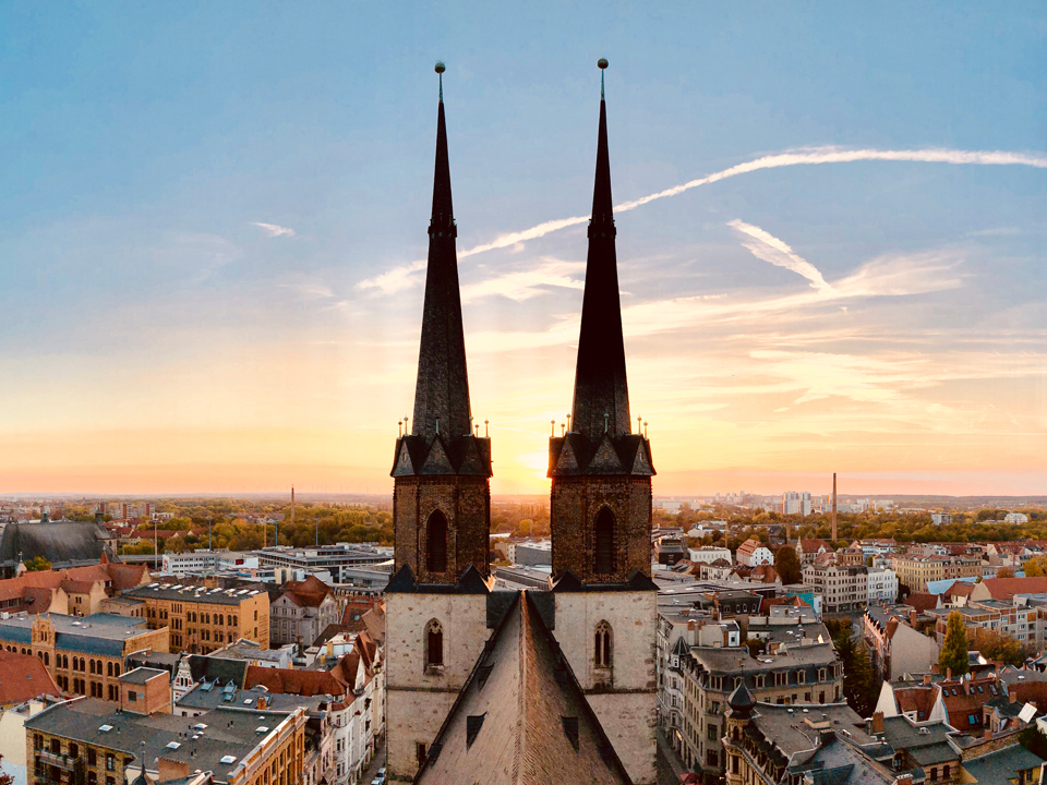 Ein Blick über die Stadt Halle (Saale) vom Marktplatzturm.