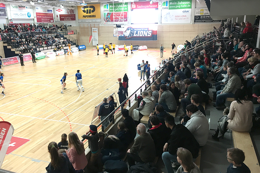 Vor vollen Rängen spielten die GISA LIONS SV Halle gegen die TV Saarlouis Royals.