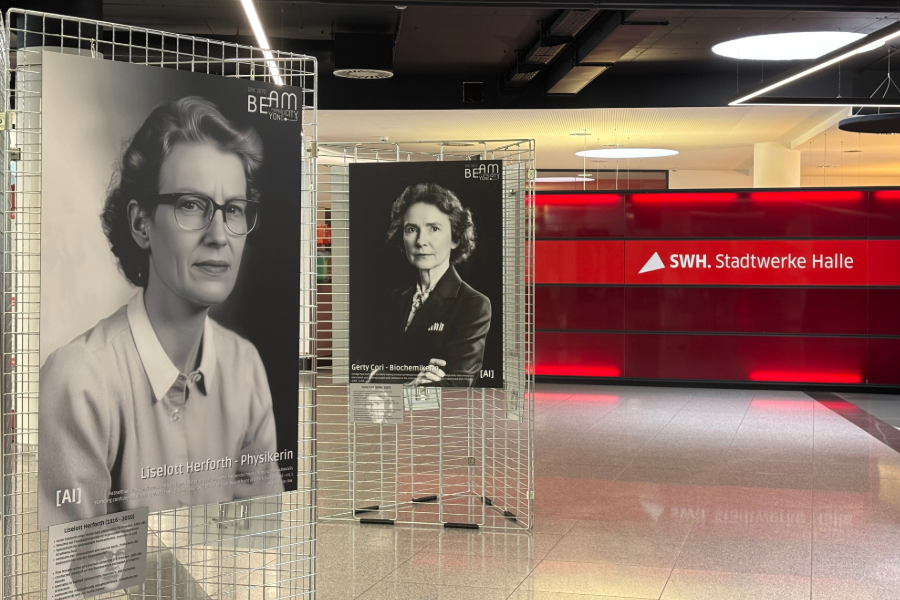 Eine Ausstellung mit Frauenportraits.