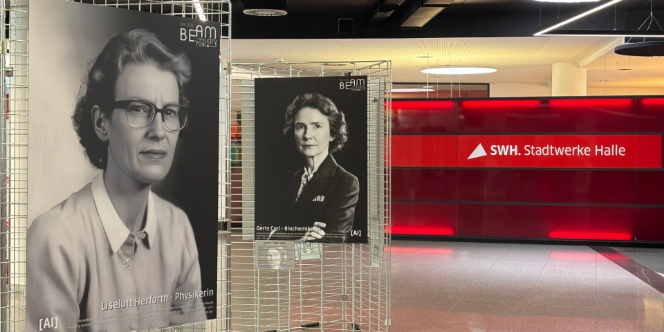 Eine Ausstellung mit Frauenportraits.
