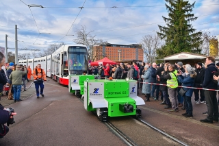 Viele Gäste und auch viele Hallenserinnen und Hallenser sind gekommen um die neue Bahn zu bestaunen. 