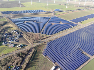 Neue Photovoltaikanlage in Merbitz aus der Luft.